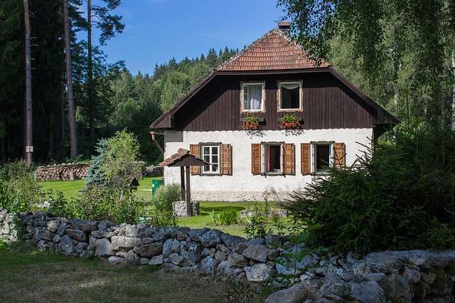 Žít v bytě ve městě nebo v domku se zahradou za městem?